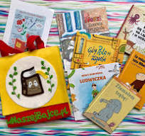 Plecak pełen książek.
